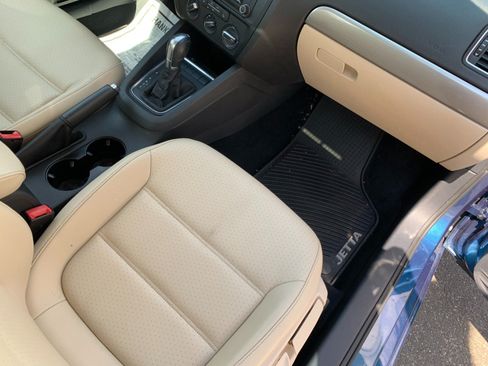 Used 2017 Volkswagen Jetta SE FWD image 38