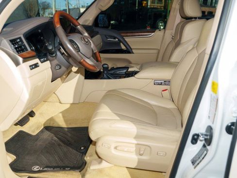 Used 2021 Lexus LX 570 4WD w/ Luxury Package image 12