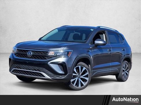 Used 2022 Volkswagen Taos SE FWD image 1