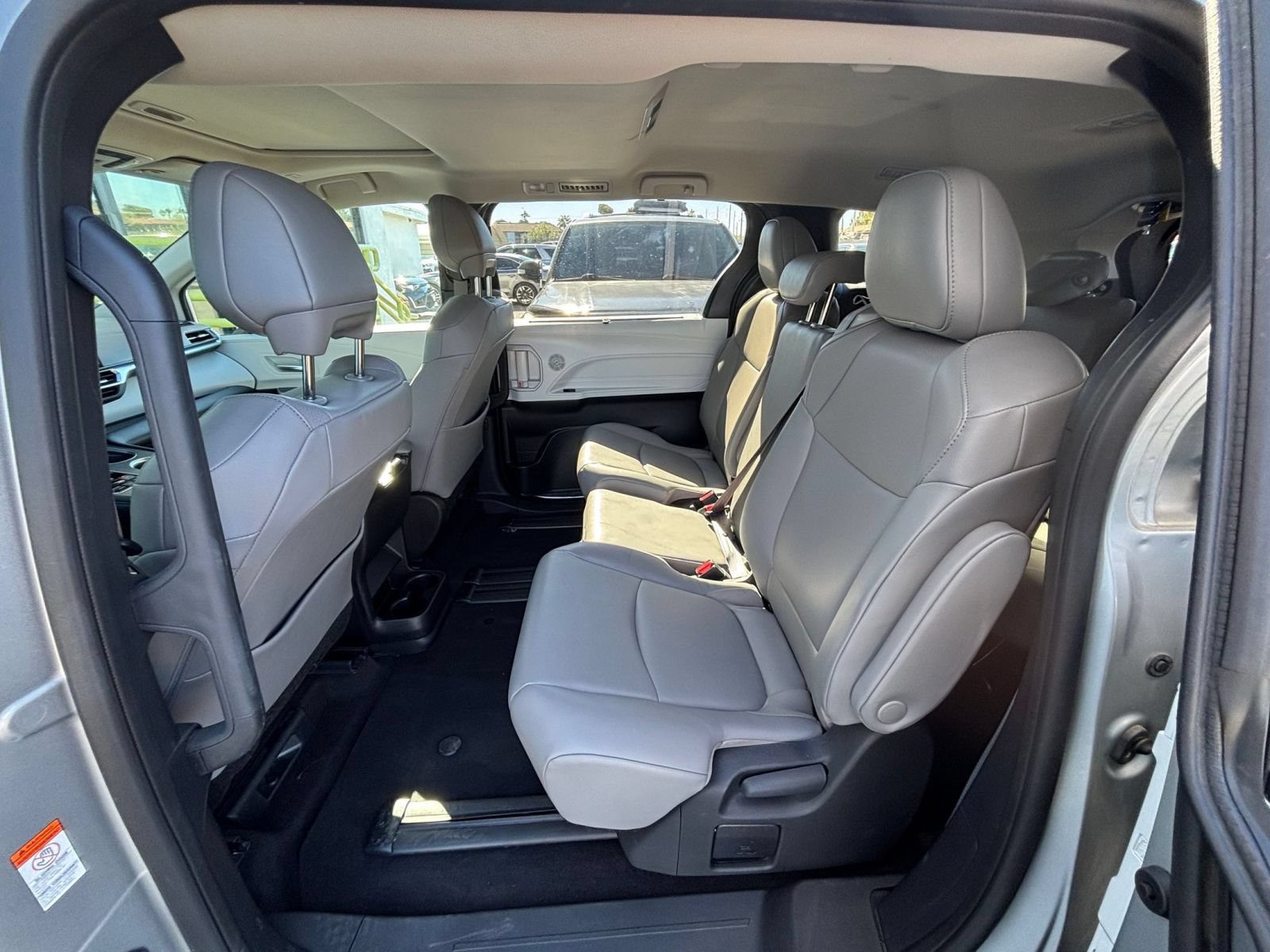 Used 2025 Toyota Sienna XLE FWD image 26