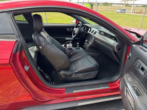 Used 2022 Ford Mustang GT RWD image 10