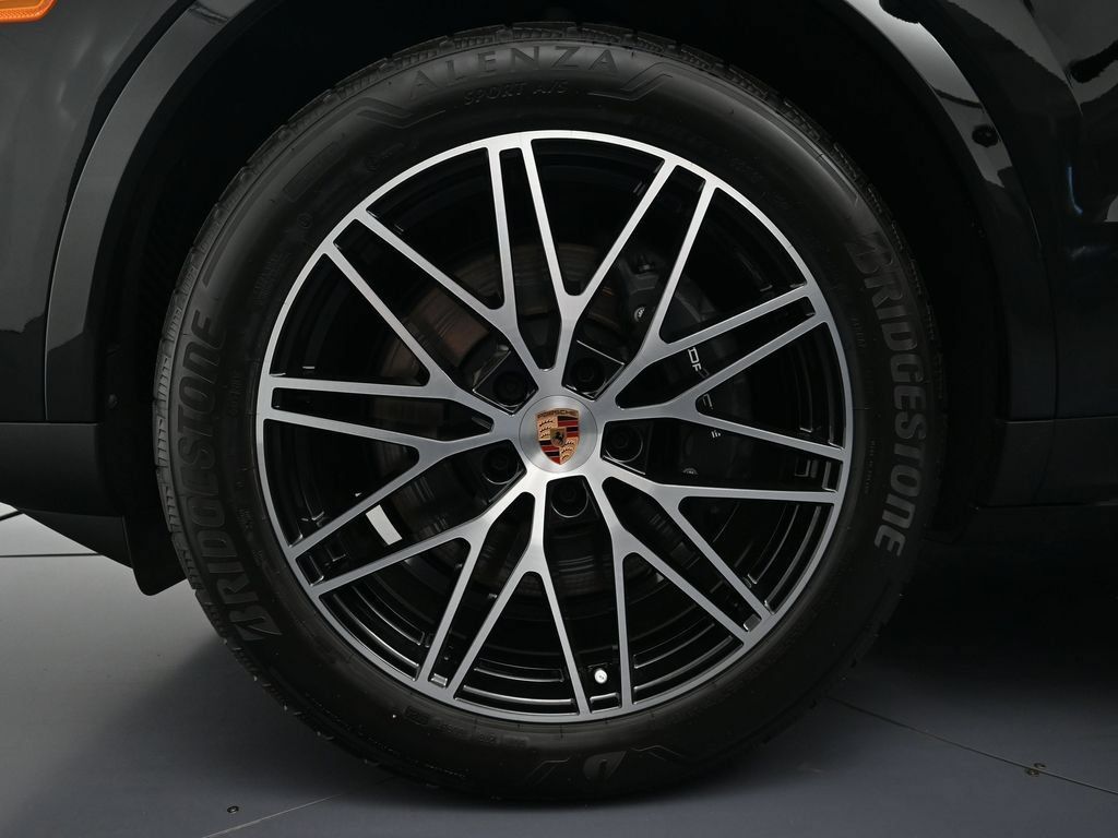 Certified 2026 Porsche Cayenne AWD/4WD image 26