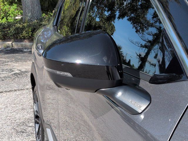 Used 2025 Nissan Kicks SR FWD image 11