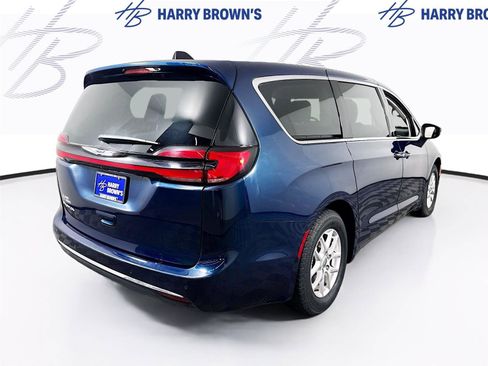 Used 2023 Chrysler Pacifica Touring-L FWD image 31