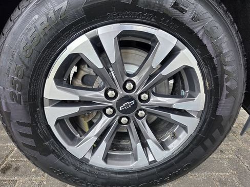 Used 2022 Chevrolet Colorado Z71 AWD/4WD image 8