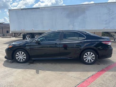 Used 2018 Toyota Camry FWD image 8