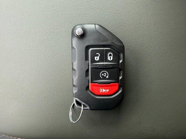 Used 2024 Jeep Gladiator Mojave AWD/4WD image 28
