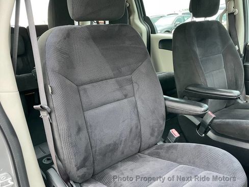 Used 2015 Dodge Grand Caravan American Value Package FWD image 10