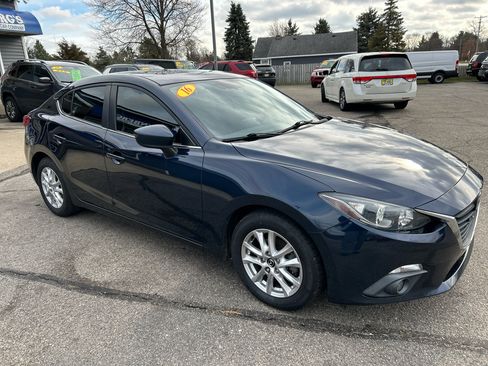 Used 2016 MAZDA MAZDA3 i Touring w/ Popular Equipment Package image 5