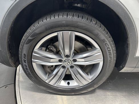 Used 2020 Volkswagen Tiguan SEL AWD/4WD image 9