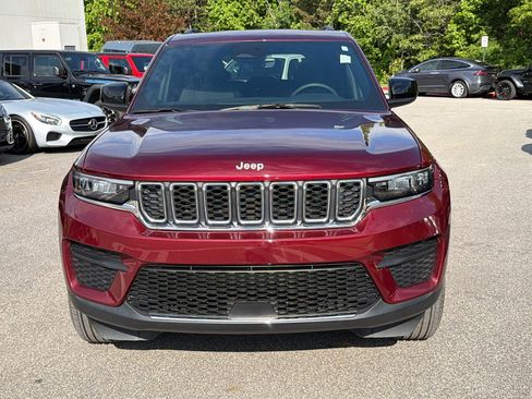 Used 2025 Jeep Grand Cherokee Laredo X w/ Luxury Tech Group I AWD/4WD image 3