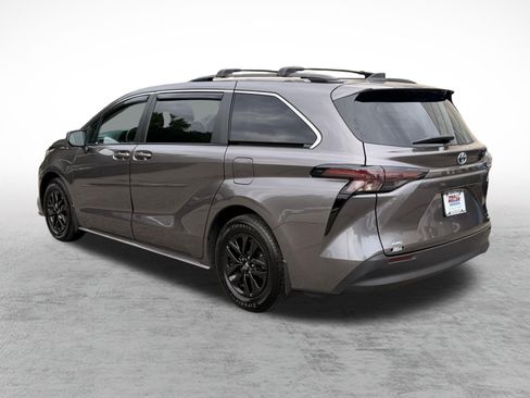 Used 2024 Toyota Sienna LE w/ LE Plus Package AWD/4WD image 5