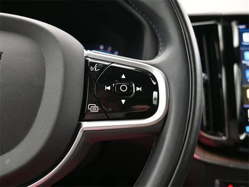 Used 2022 Volvo XC60 B5 Inscription w/ Climate Package image 24