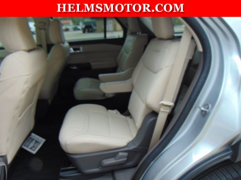 Used 2023 Ford Explorer Platinum w/ Technology Package image 32