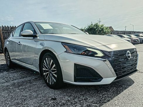 Used 2023 Nissan Altima 2.5 SV FWD image 1