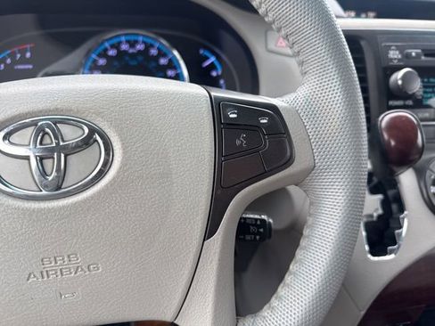 Used 2012 Toyota Sienna XLE FWD image 29