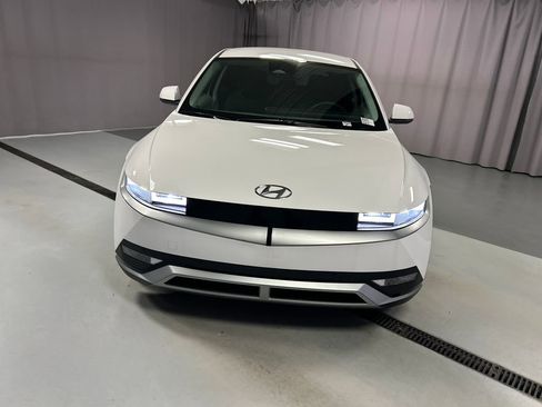 Used 2024 Hyundai Ioniq 5 SEL RWD image 2