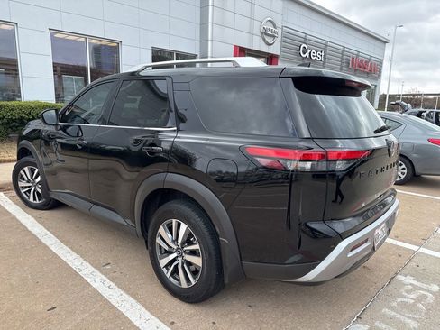 Certified 2024 Nissan Pathfinder SL w/ Lighting Package (N92) image 6