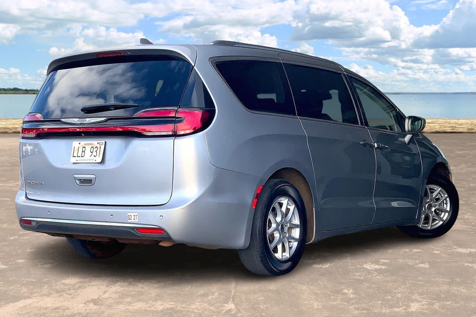 Used 2021 Chrysler Pacifica Touring-L FWD image 22