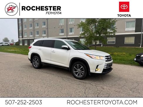 Used 2019 Toyota Highlander XLE AWD/4WD image 1
