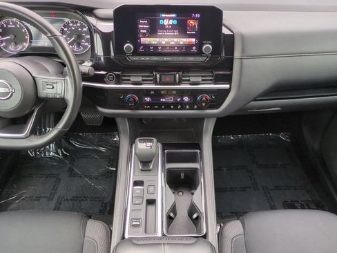 Certified 2024 Nissan Pathfinder SV FWD image 16