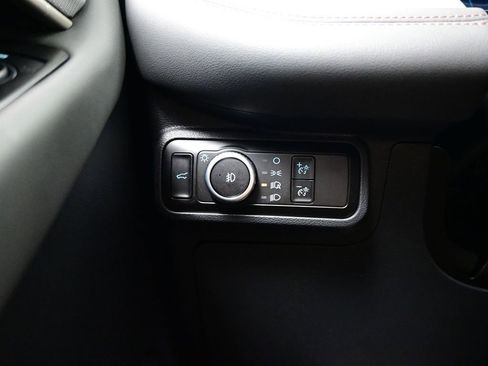 Used 2025 Ford Explorer Active w/ Active Comfort Package RWD image 18