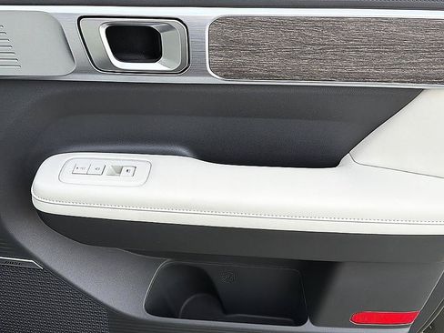 Certified 2025 Hyundai Santa Fe Calligraphy FWD image 23