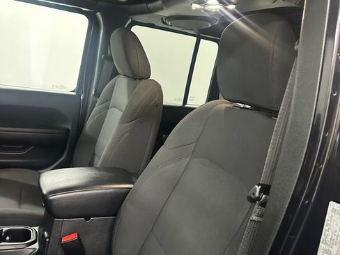 Used 2023 Jeep Wrangler Unlimited w/ Sun & Screen Package AWD/4WD image 12