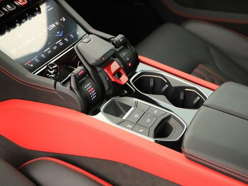 Used 2025 Lamborghini Urus SE AWD/4WD image 17