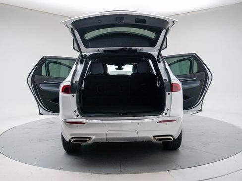 Used 2024 Buick Enclave Premium image 24
