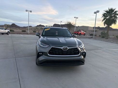 Used 2021 Toyota Highlander Limited image 2