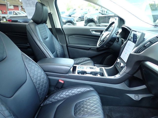 Used 2024 Ford Edge Titanium AWD/4WD image 9