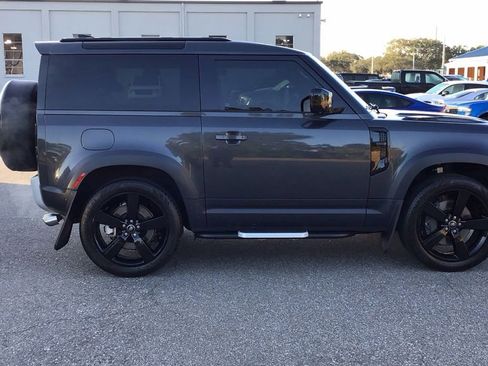 Used 2023 Land Rover Defender 90 SE image 4