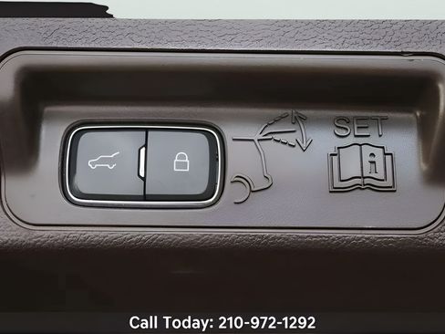 Used 2023 Ford Explorer King Ranch w/ Technology Package RWD image 9