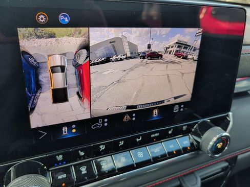 Used 2025 Chevrolet Colorado Z71 w/ Midnight Edition image 21