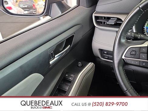 Used 2023 Toyota Highlander XLE FWD image 24