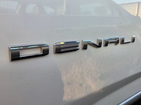 Used 2022 GMC Yukon XL Denali AWD/4WD image 2