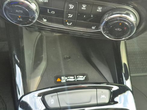 New 2026 Chevrolet Trax ACTIV w/ Sunroof Package FWD image 17