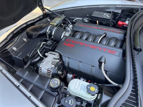 Used 2007 Chevrolet Corvette Coupe w/ Performance Package RWD image 19