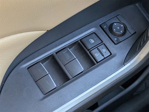 Used 2022 Toyota RAV4 XLE Premium image 24