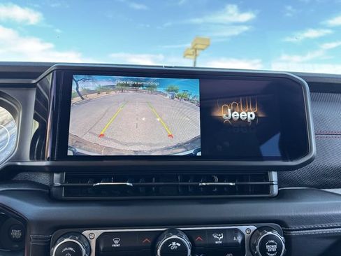 Used 2025 Jeep Wrangler Unlimited Rubicon AWD/4WD image 24