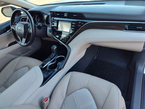 Used 2018 Toyota Camry XLE image 44