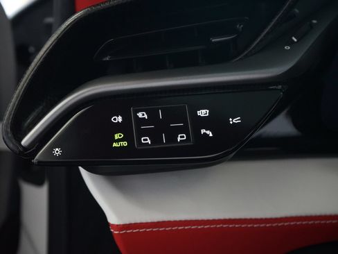 Used 2025 Ferrari SF90 Spider AWD/4WD image 34