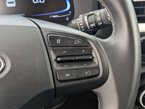 Used 2025 Hyundai Venue Limited image 19