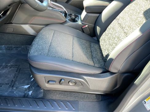 Used 2024 Chevrolet Colorado Z71 w/ Z71 Convenience Package 2 image 8