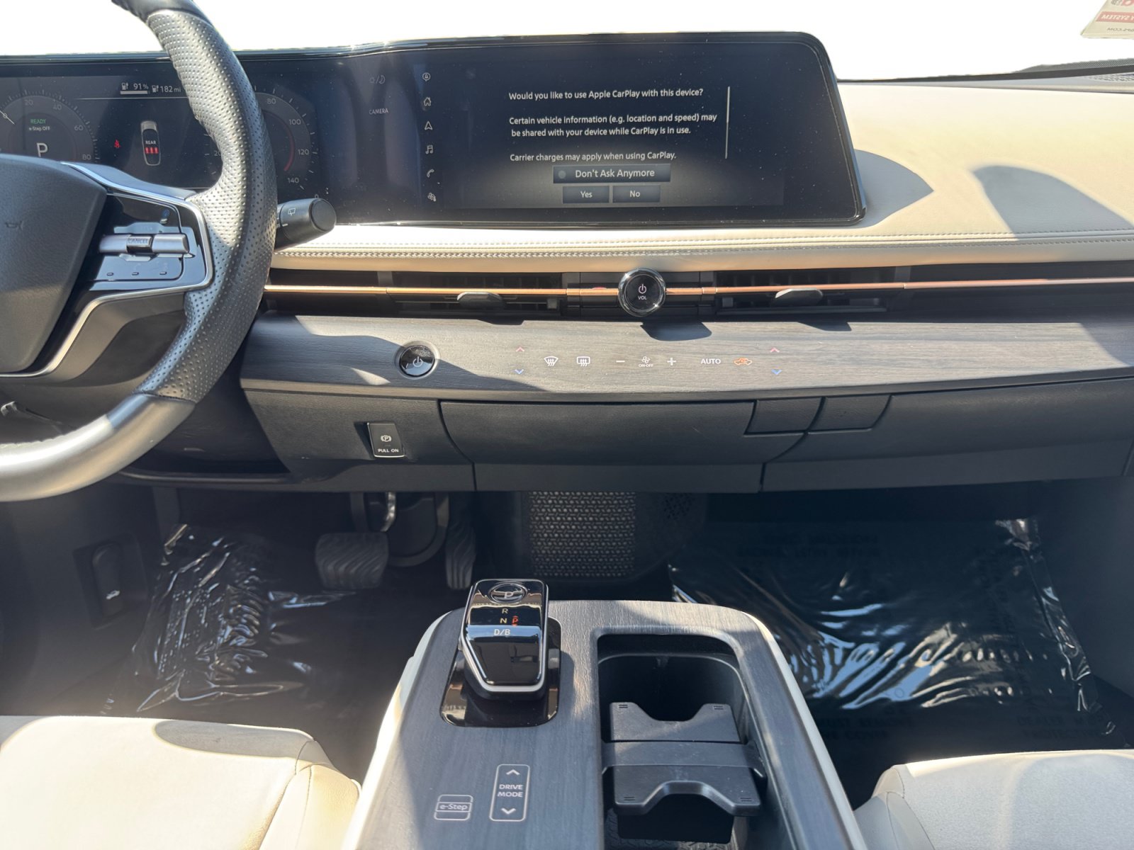 Used 2023 Nissan Ariya AWD image 11