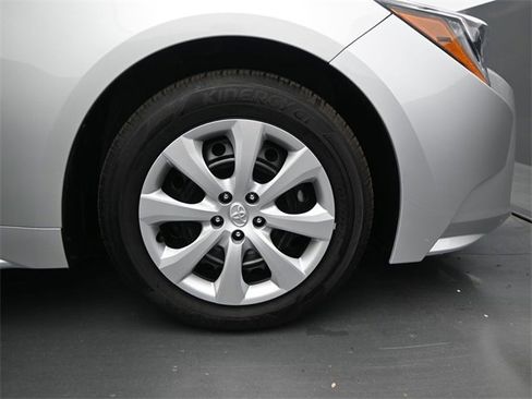 Used 2025 Toyota Corolla LE image 16