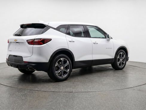 Used 2025 Chevrolet Blazer LT FWD image 9