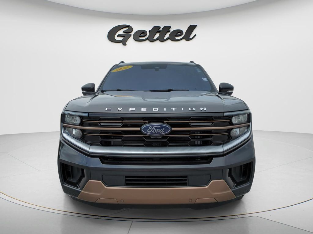 Used 2025 Ford Expedition King Ranch AWD/4WD image 2