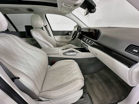 Used 2024 Mercedes-Benz Maybach GLS 600 4MATIC image 32
